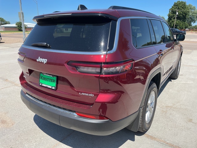 2025 Jeep Grand Cherokee Laredo photo 3