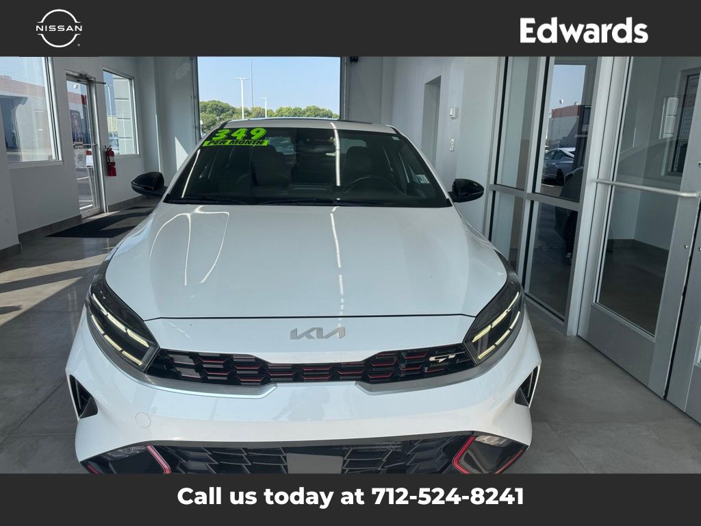 2023 Kia Forte GT photo 3