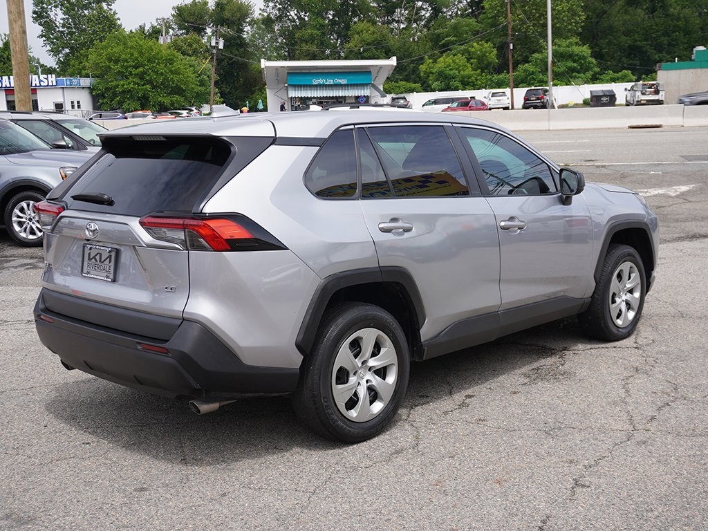 2023 Toyota RAV4 LE photo 4