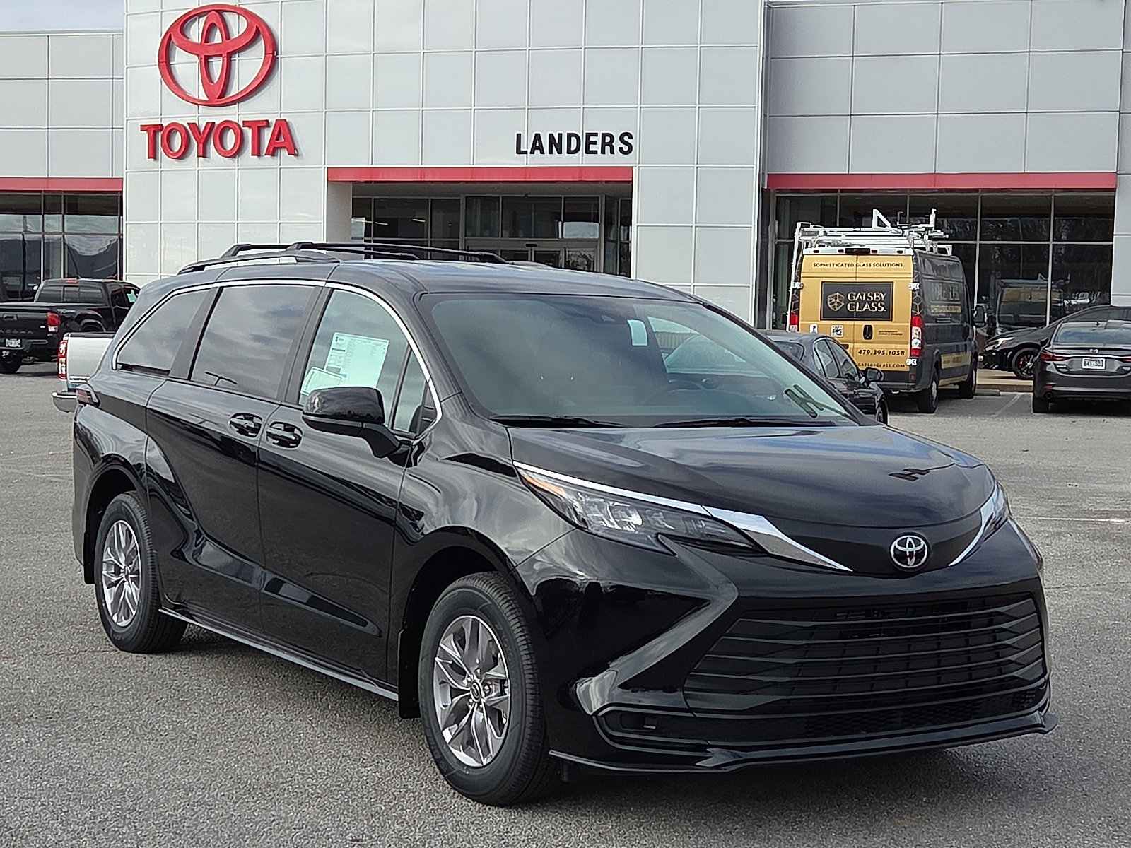 2026 Toyota Sienna LE's photo