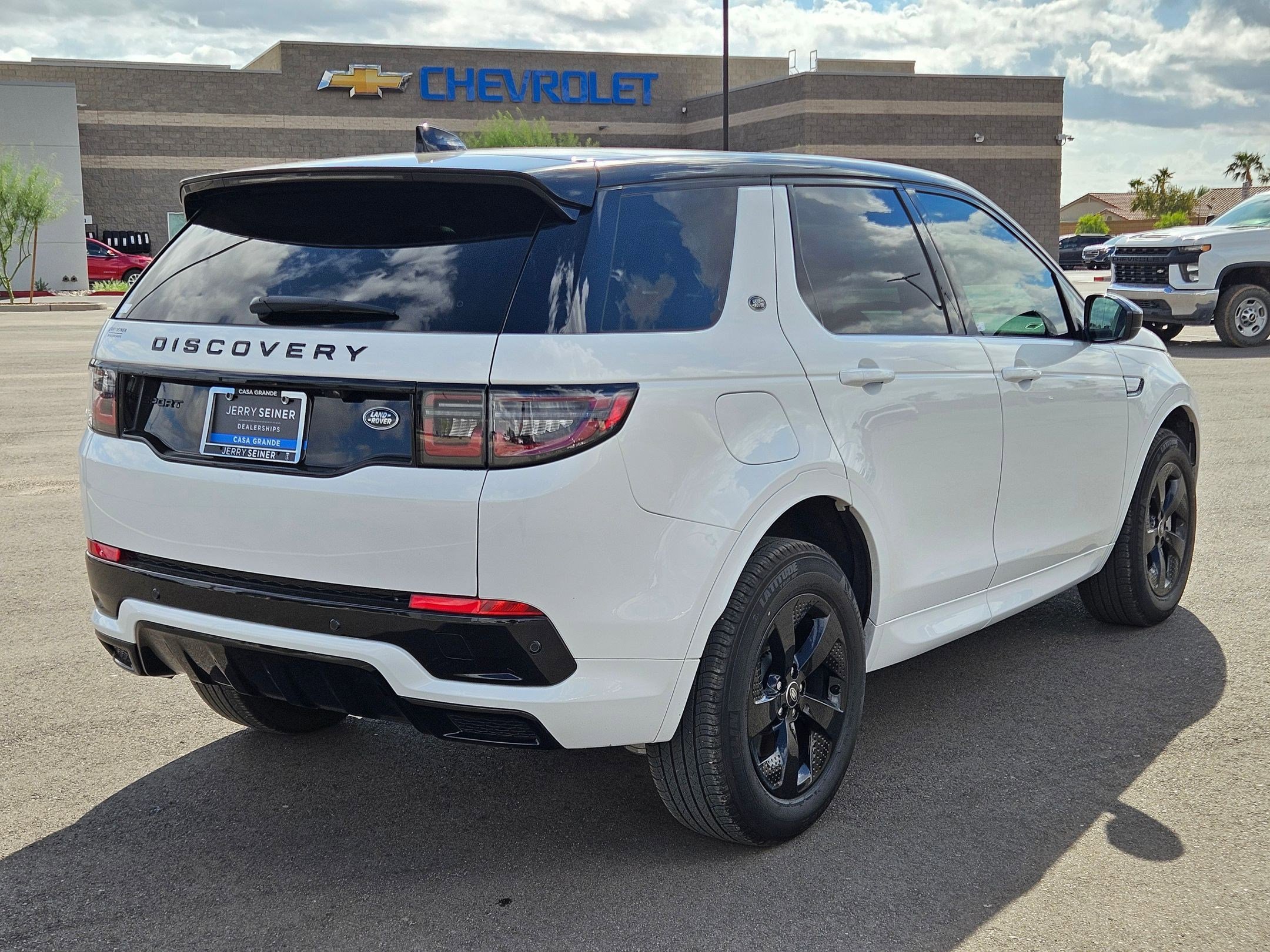2023 Land Rover Discovery Sport S R-Dynamic photo 2