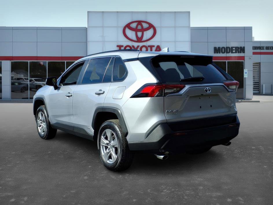 2024 Toyota RAV4 Hybrid XLE photo 4