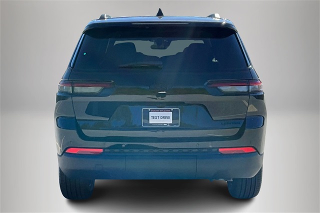 2025 Jeep Grand Cherokee Limited photo 2