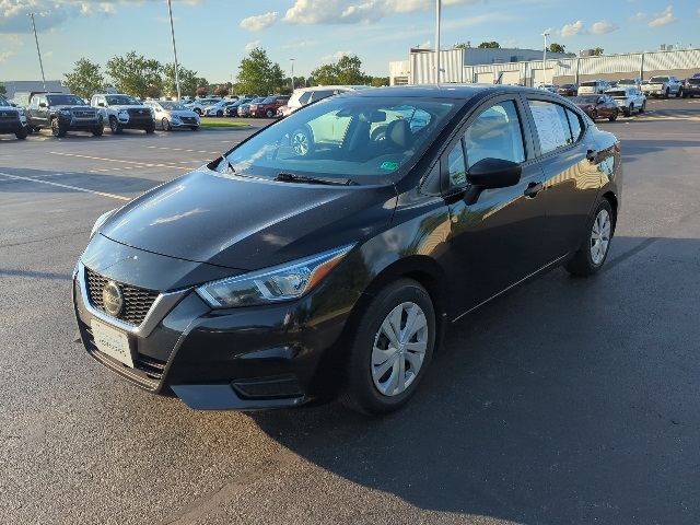 2021 Nissan Versa 1.6 S photo 2