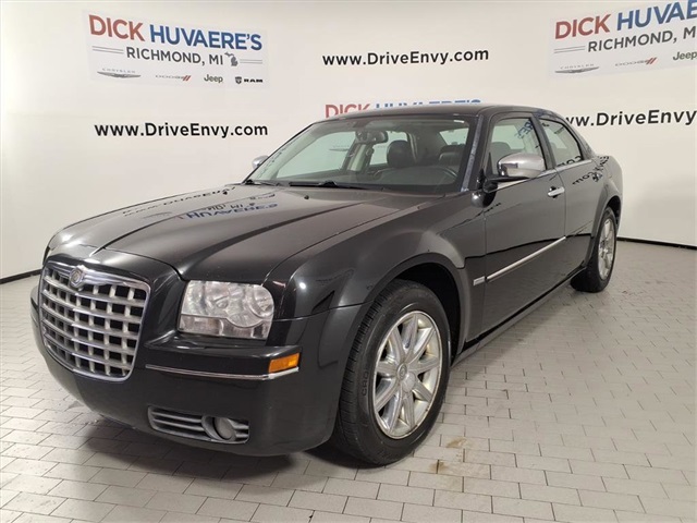2010 Chrysler 300 Executive Series's photo