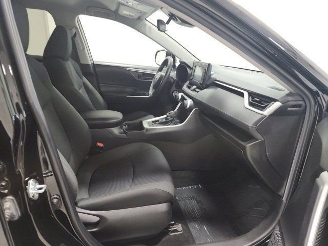 2022 Toyota RAV4 LE photo 10