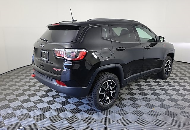 2025 Jeep Compass Trailhawk photo 4