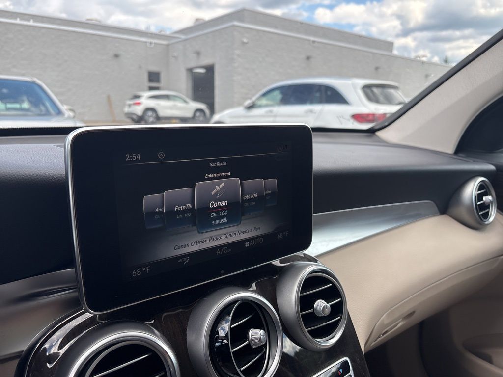 2018 Mercedes Benz GLC 300 4MATIC photo 9