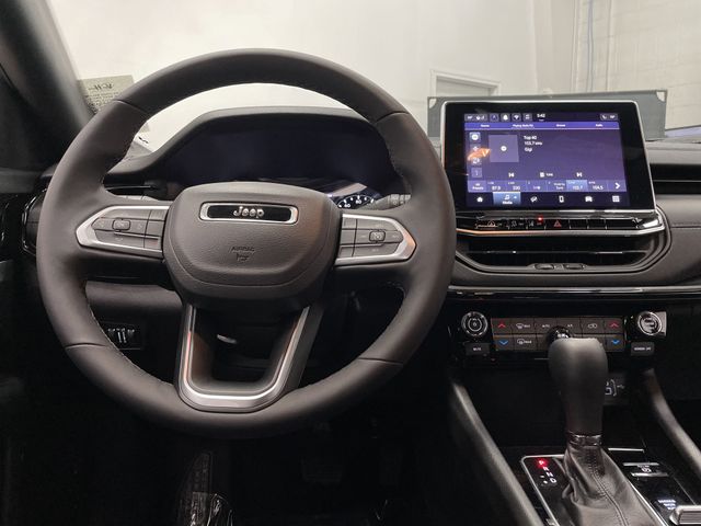 2025 Jeep Compass Latitude Altitude Special Edition photo 3