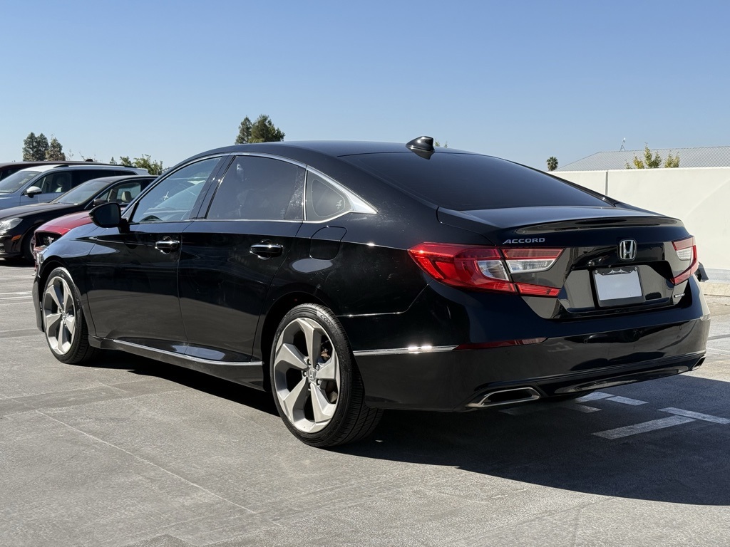 2018 Honda Accord Touring photo 2