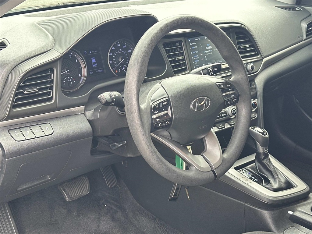 2020 Hyundai Elantra SEL photo 2