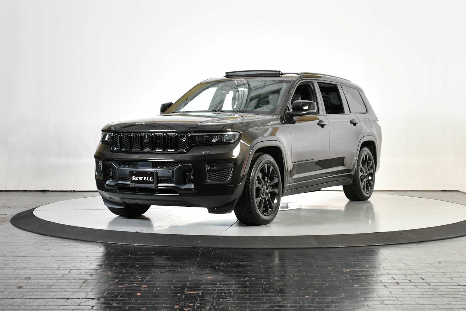 2021 Jeep Grand Cherokee L Overland's photo