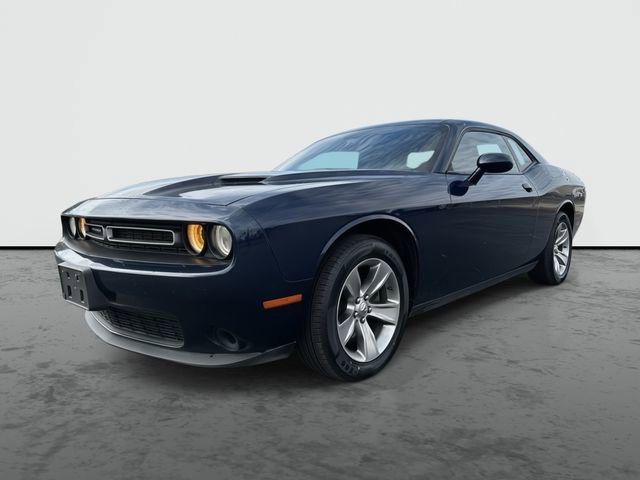 2015 Dodge Challenger SXT's photo