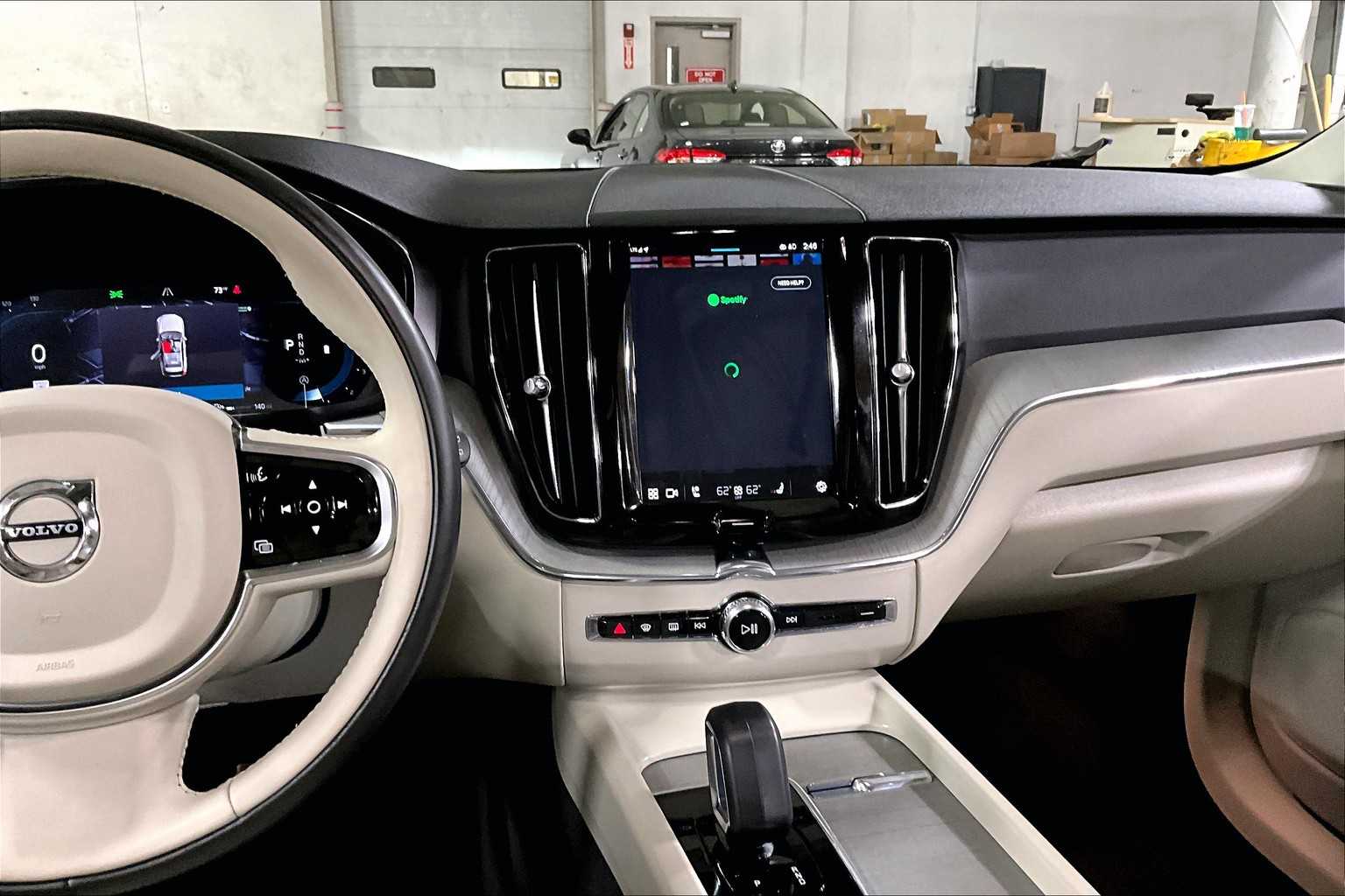 2024 Volvo XC60 Plus photo 6