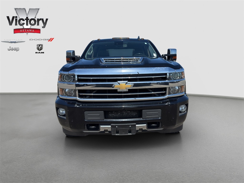 2018 Chevrolet Silverado High Country photo 2