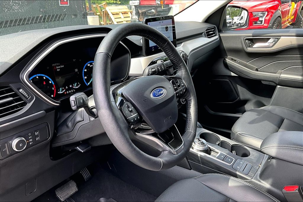 2021 Ford Escape SEL photo 13