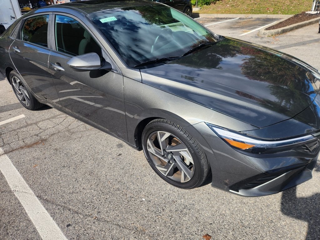 2024 Hyundai Elantra SEL Convenience photo 4