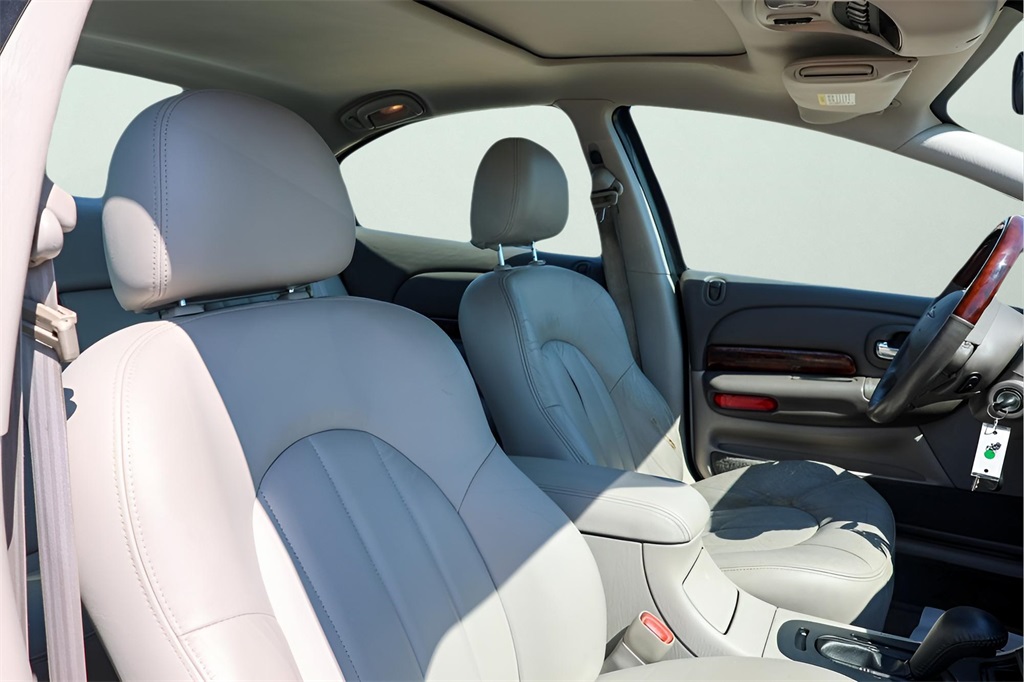 2004 Chrysler 300 photo 17