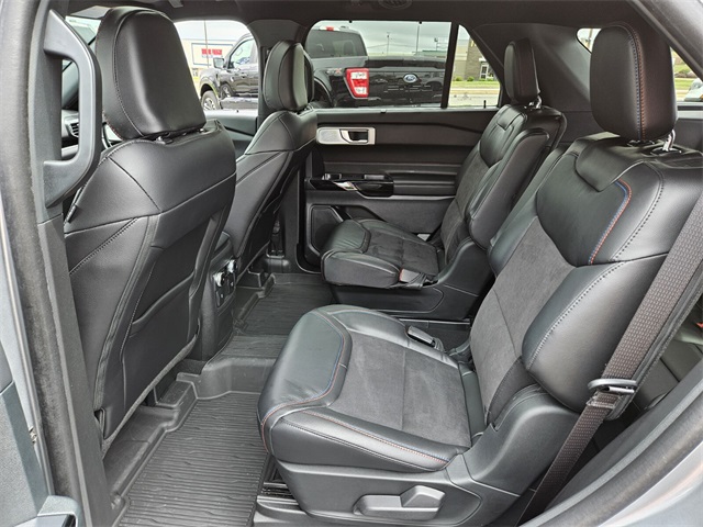 2024 Ford Explorer ST photo 9
