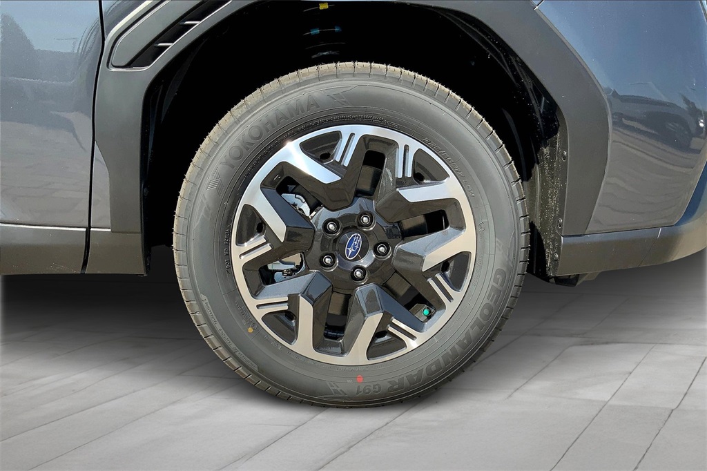 2025 Subaru Forester Base photo 12
