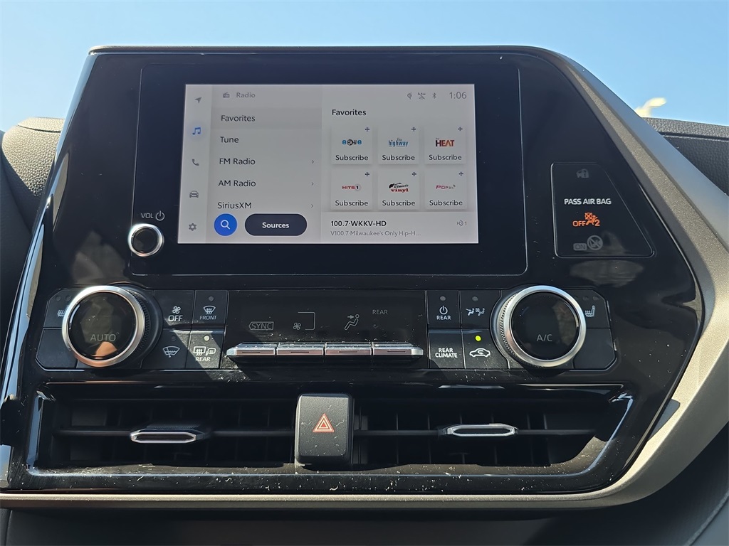 2023 Toyota Highlander XLE photo 25