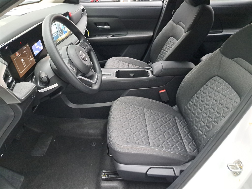 2026 Nissan Kicks SV photo 17