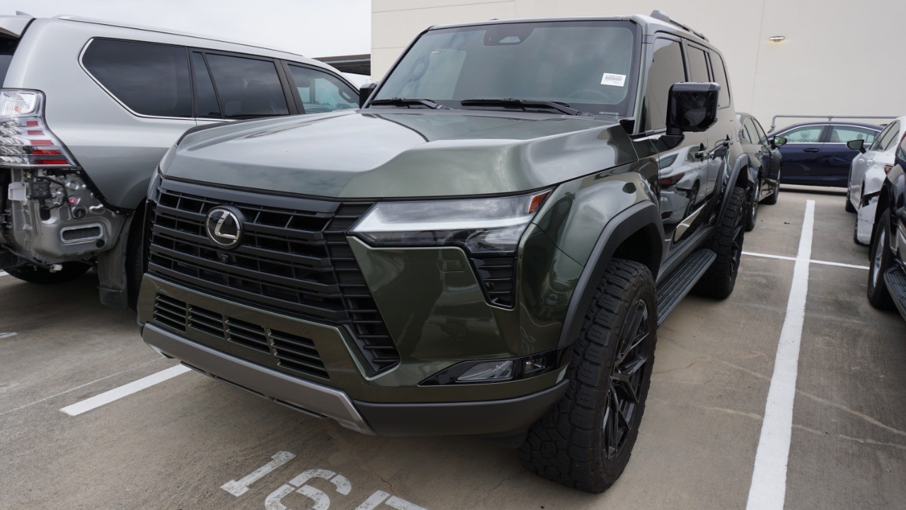 2024 Lexus GX Overtrail's photo