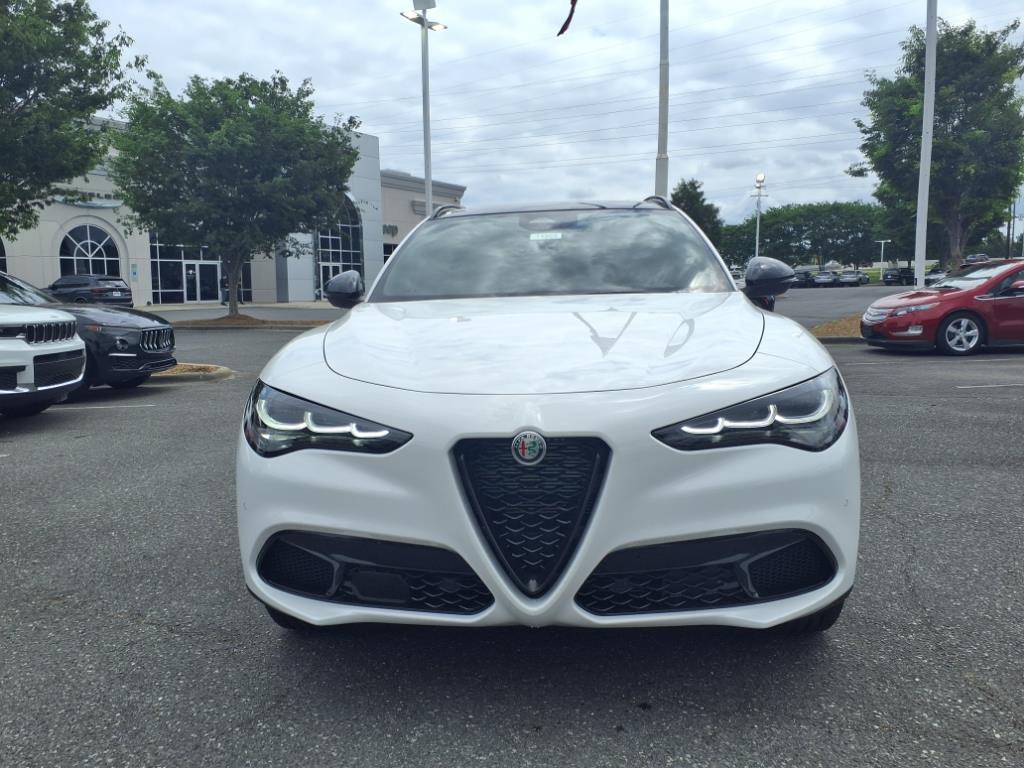 2025 Alfa Romeo Stelvio Sprint Base photo 2