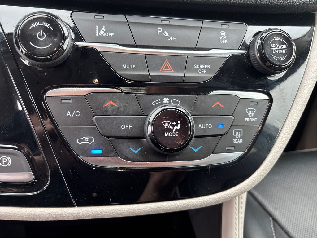 2021 Chrysler Pacifica Hybrid Limited photo 27