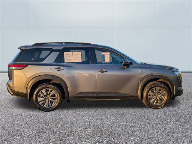 2024 Nissan Pathfinder SV photo 4