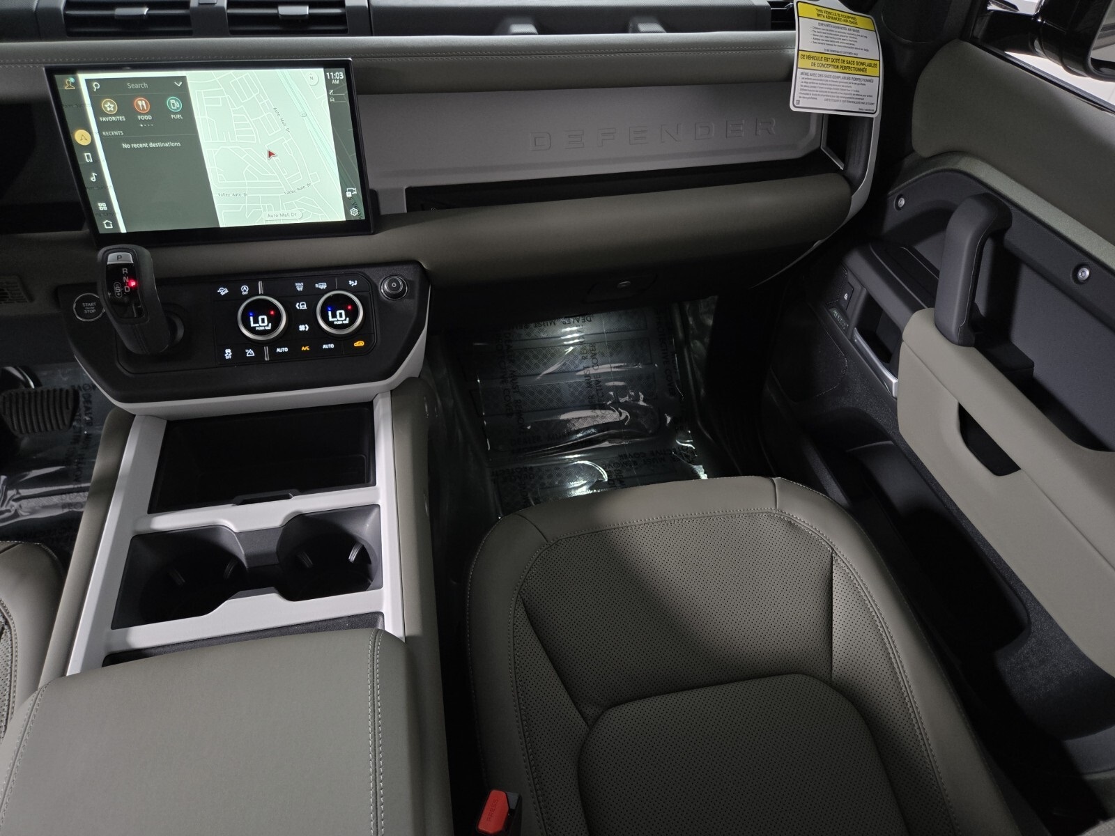 2025 Land Rover Defender X-Dynamic SE photo 17