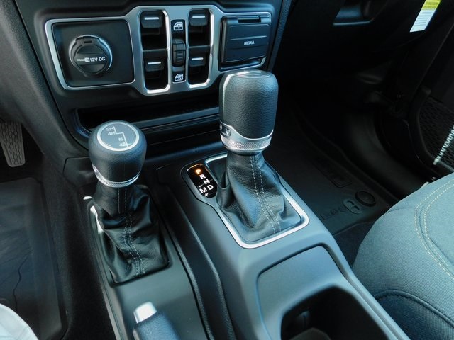 2025 Jeep Wrangler Sahara photo 20