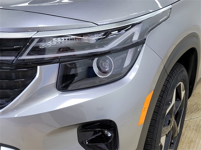 2026 Kia Seltos S photo 8