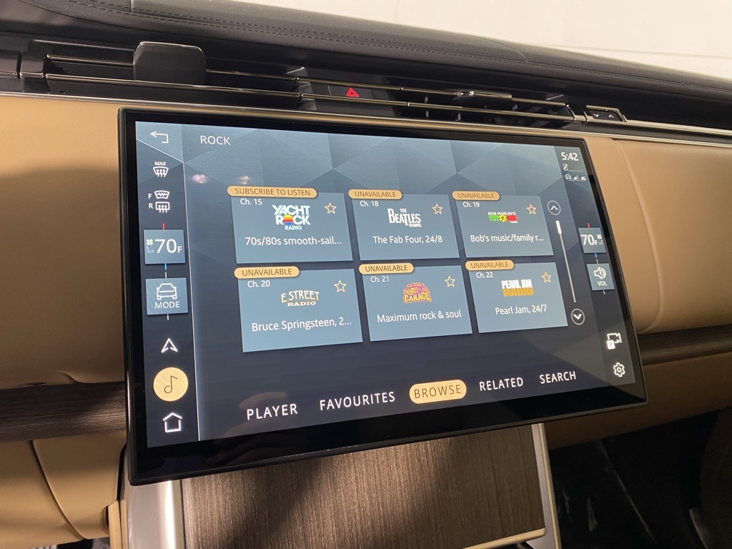 2024 Land Rover Range Rover SE photo 13