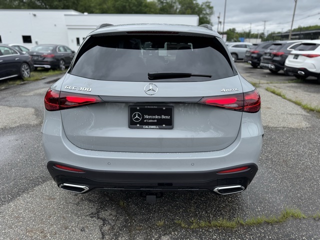 2025 Mercedes Benz GLC 300 4MATIC photo 3