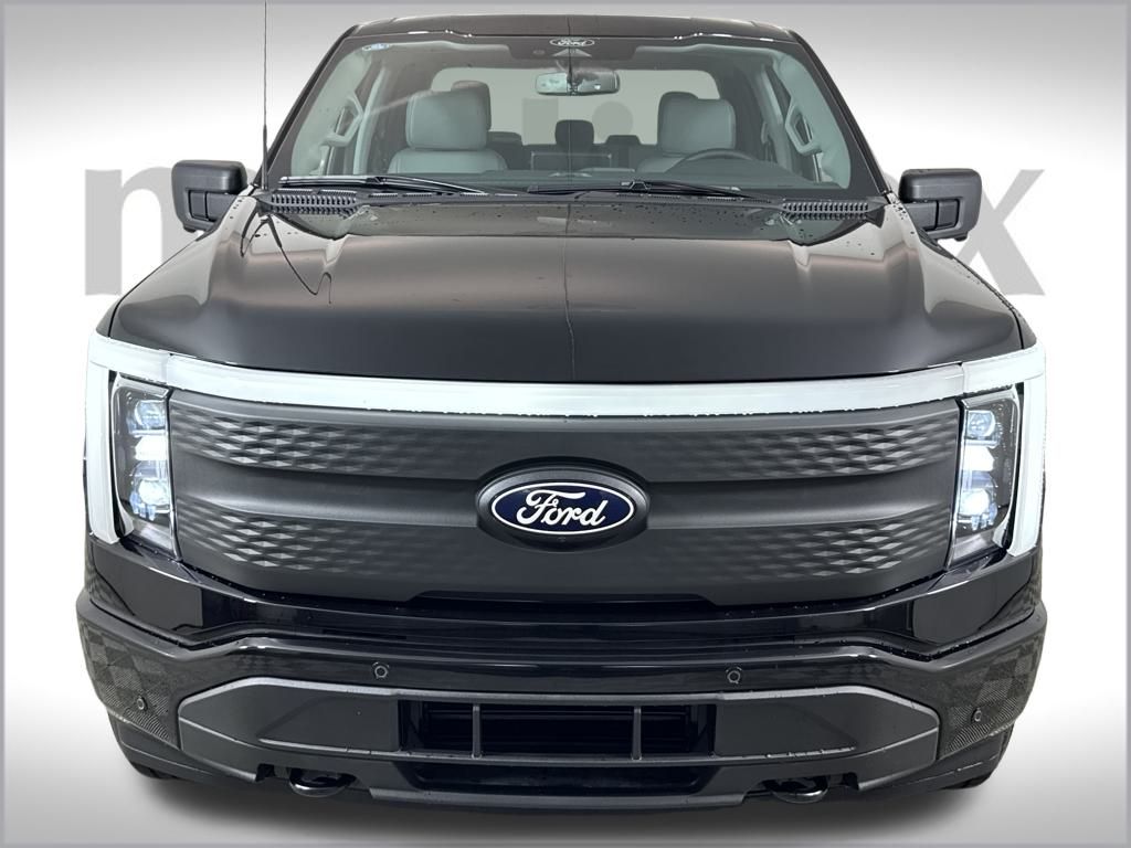 2025 Ford F-150 Lightning photo 3