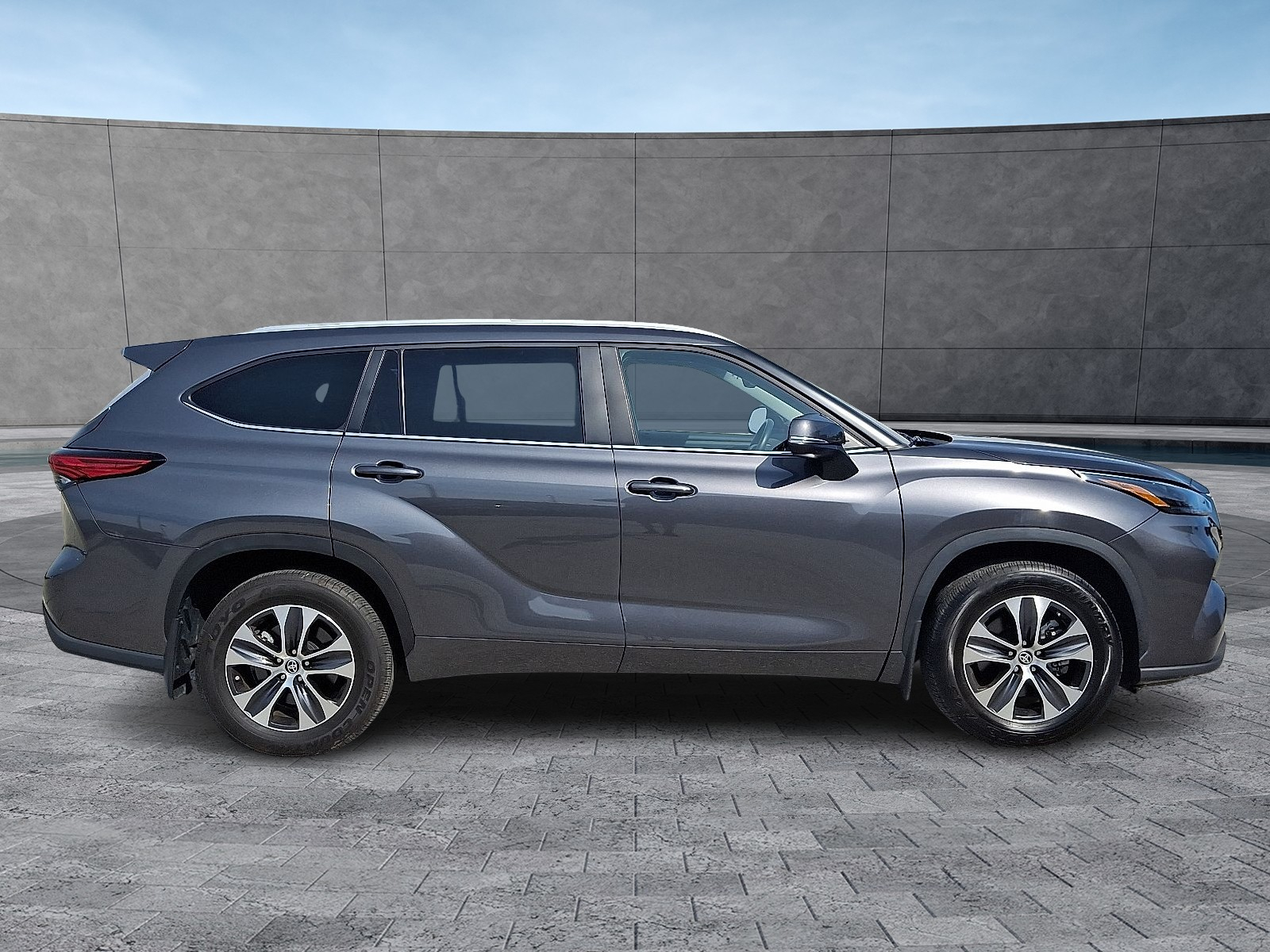 2023 Toyota Highlander XLE photo 12