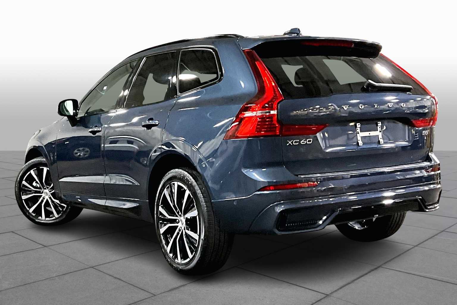 2024 Volvo XC60 Plus photo 11