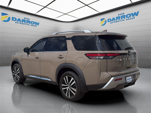 2023 Nissan Pathfinder Platinum photo 2