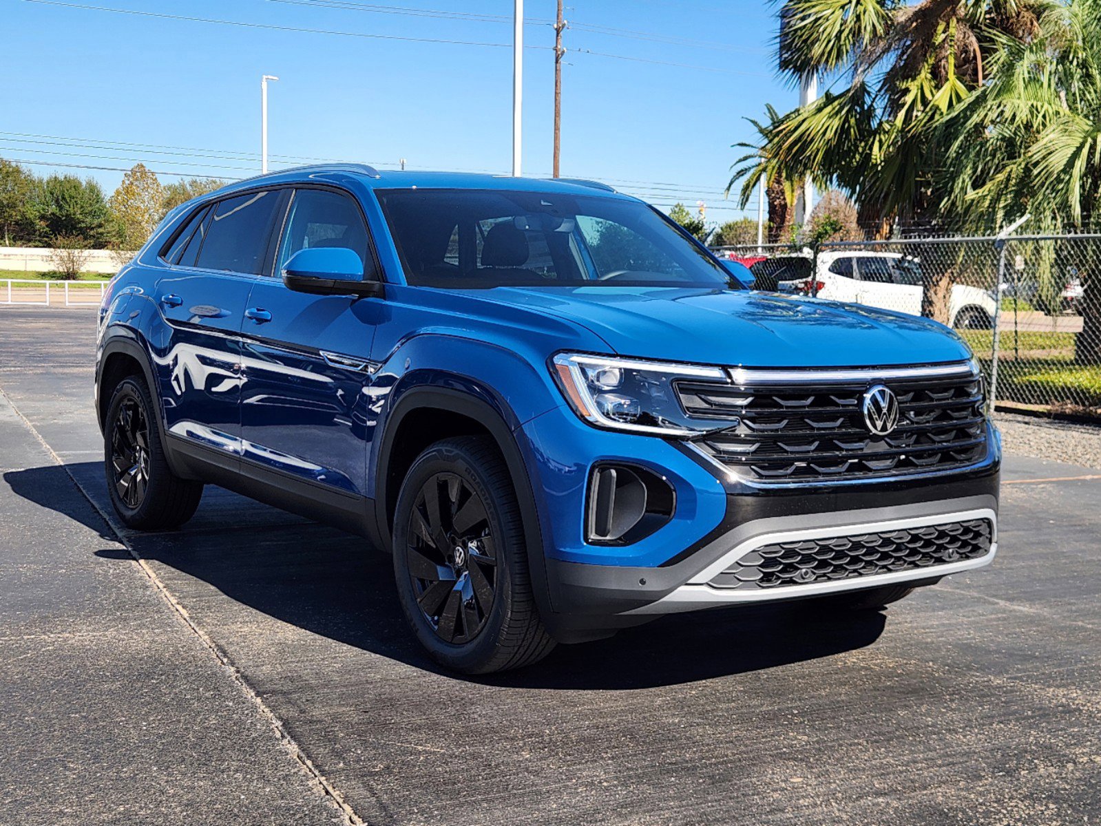 2025 Volkswagen Atlas Cross Sport SE Technology photo 2