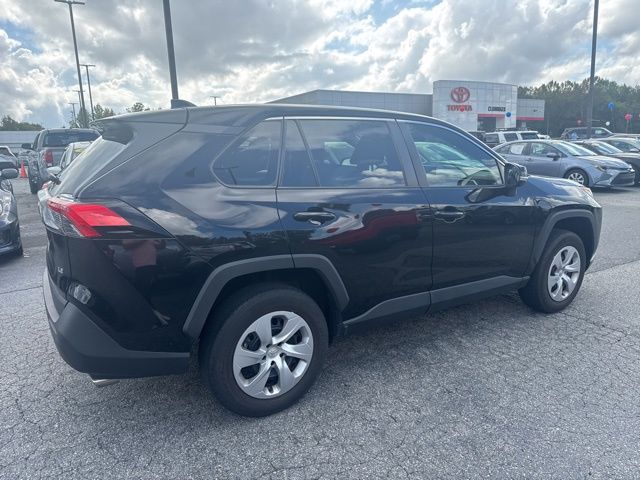 2022 Toyota RAV4 LE photo 3