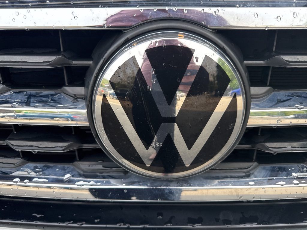 2022 Volkswagen Atlas Cross Sport SE Technology photo 2