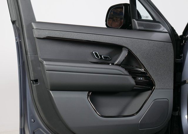 2025 Land Rover Range Rover Sport SE photo 19