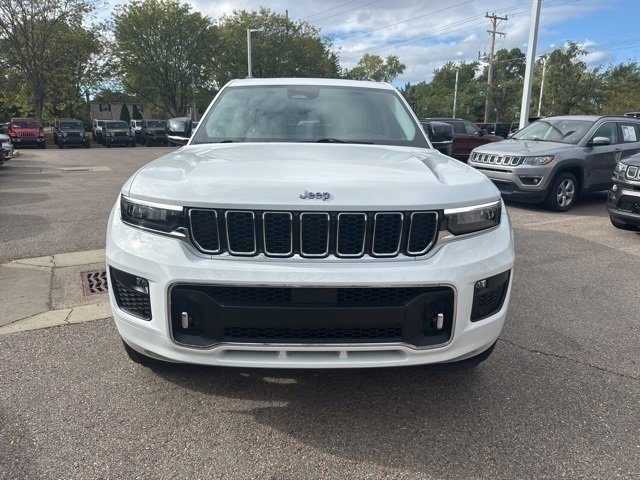 2023 Jeep Grand Cherokee Overland photo 2