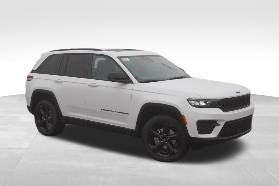 2025 Jeep Grand Cherokee Altitude's photo