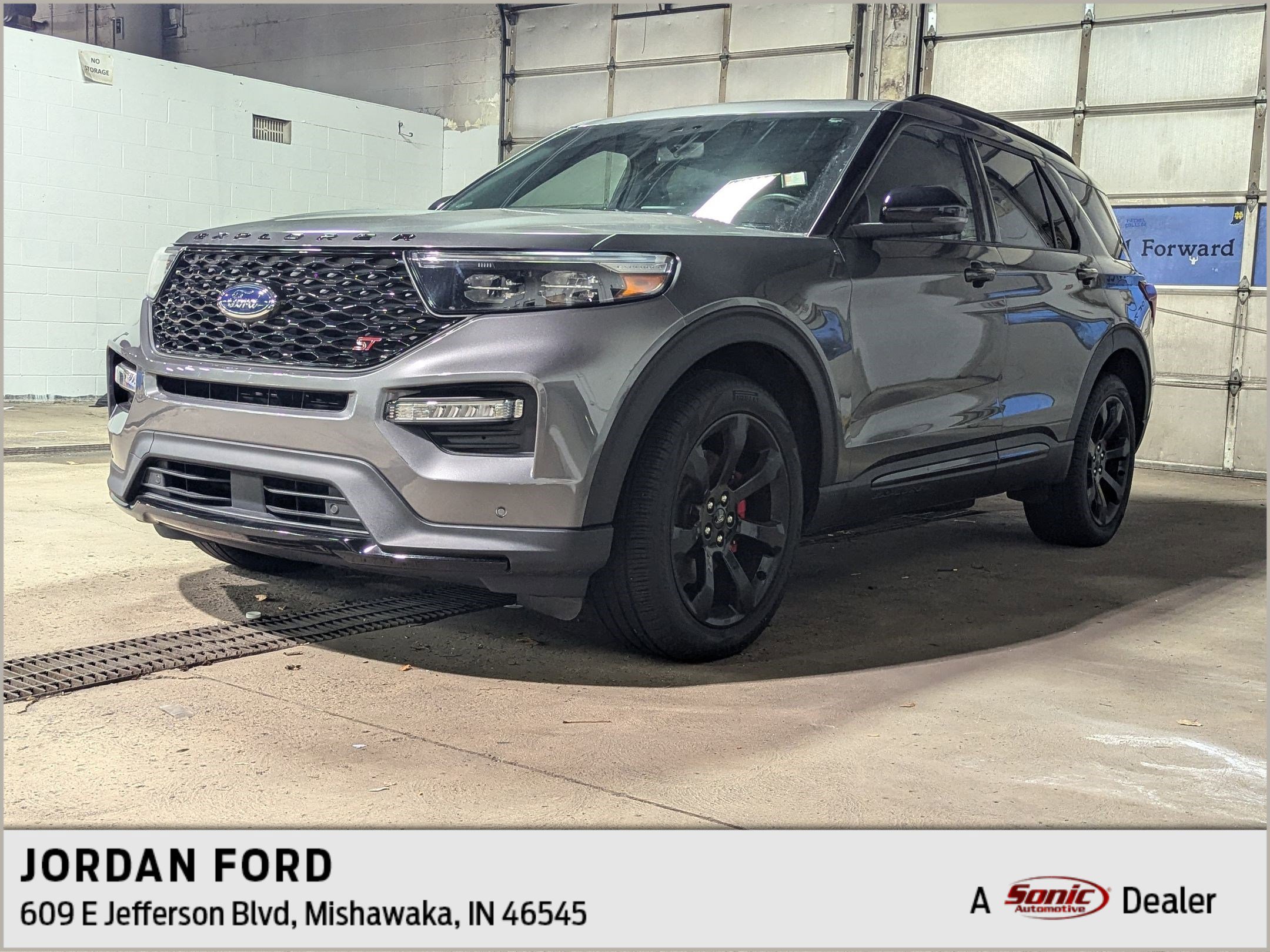 2023 Ford Explorer ST's photo