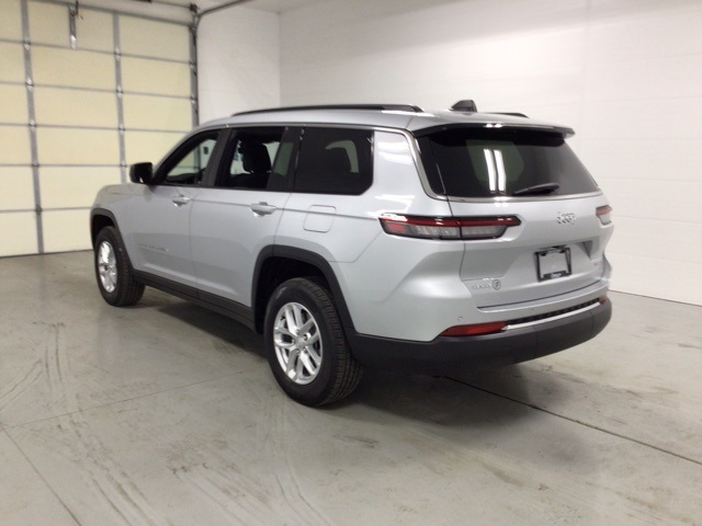 2025 Jeep Grand Cherokee Laredo photo 4