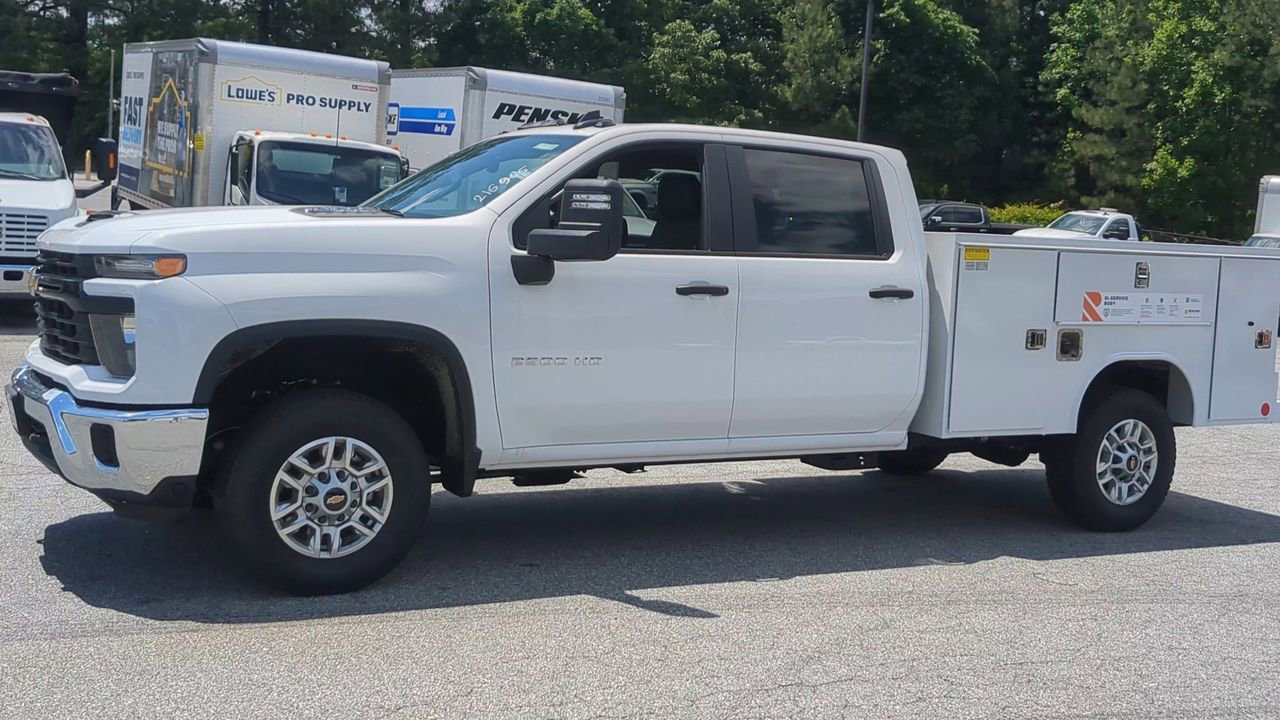 2025 Chevrolet Silverado 2500HD photo 4