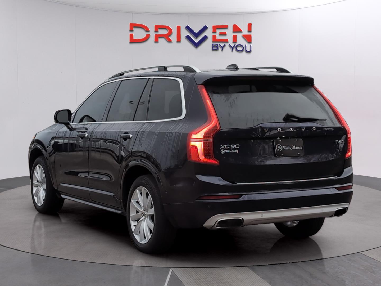 2016 Volvo XC90 T6 Momentum photo 2