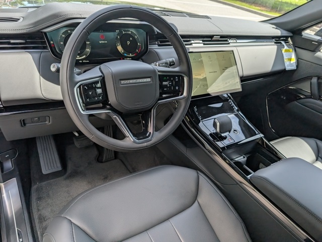 2025 Land Rover Range Rover Sport SE photo 3